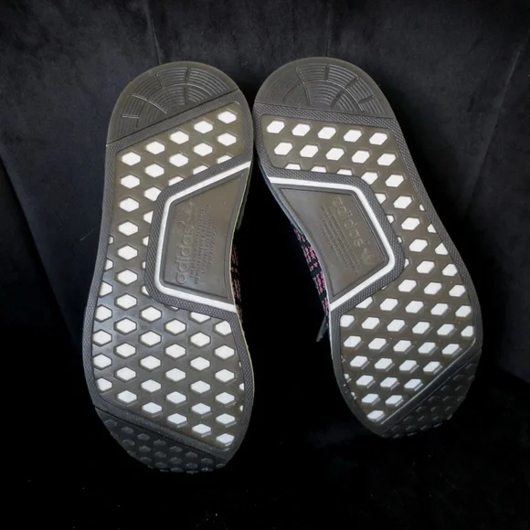 Adidas NMD R1 Women’s Size 7 - Black and Pink - Picture 7 of 7